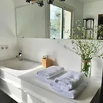 Villaserenita Piscine Chauffee, Jacuzzi, Petanque Villa