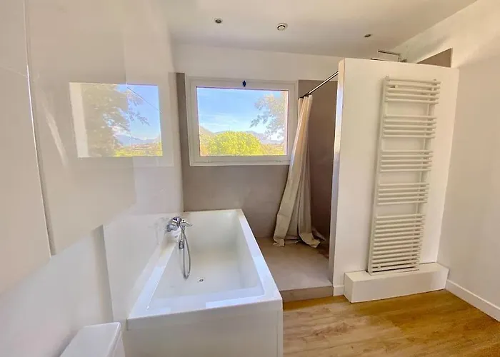 Villaserenita Piscine Chauffee, Jacuzzi, Petanque Villa