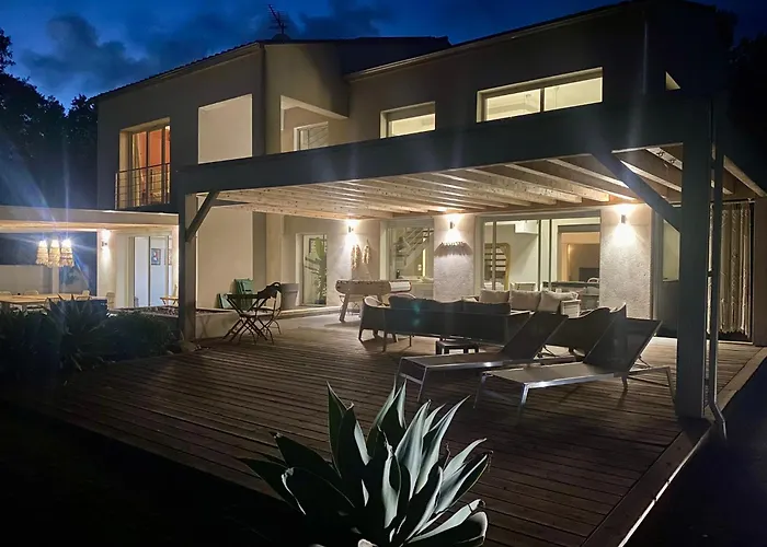 Villaserenita Piscine Chauffee, Jacuzzi, Petanque 别墅 *