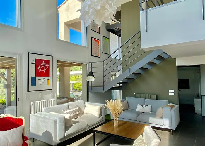 Villaserenita Piscine Chauffee, Jacuzzi, Petanque 别墅 *