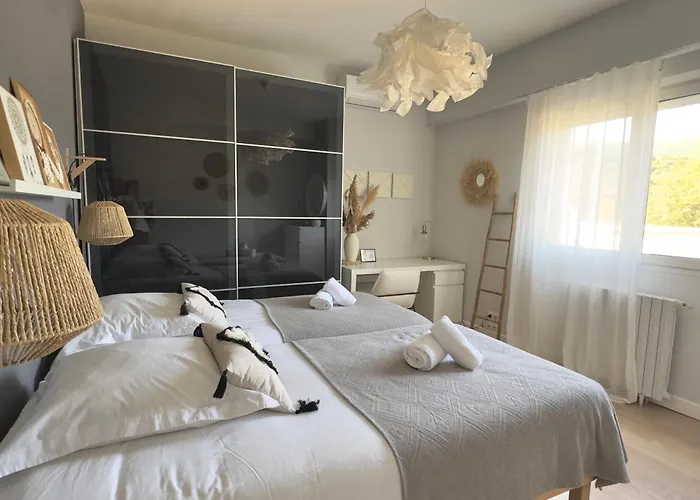 Villaserenita Piscine Chauffee, Jacuzzi, Petanque 别墅 *